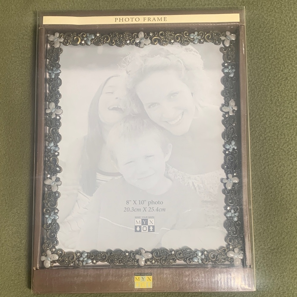 NWT MYX frame with butterflies and rhinestones. Size is 8” x 10”x